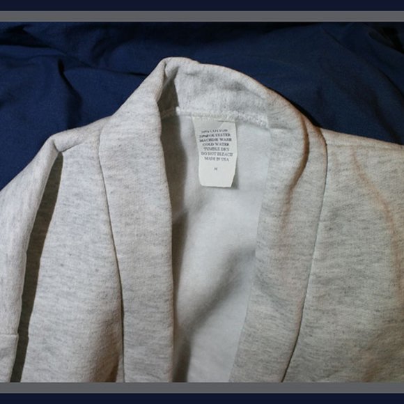 vintage grey 3-button cardigan sweatshirt - NWOT - Picture 3 of 3